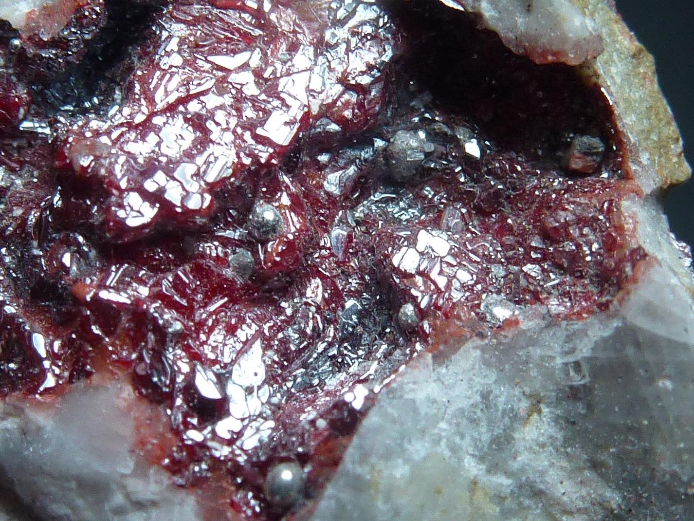 Cinabrio, Mercurio
Encuadre 1,5 x 1,5 cm.
(Autor: javier ruiz martin)