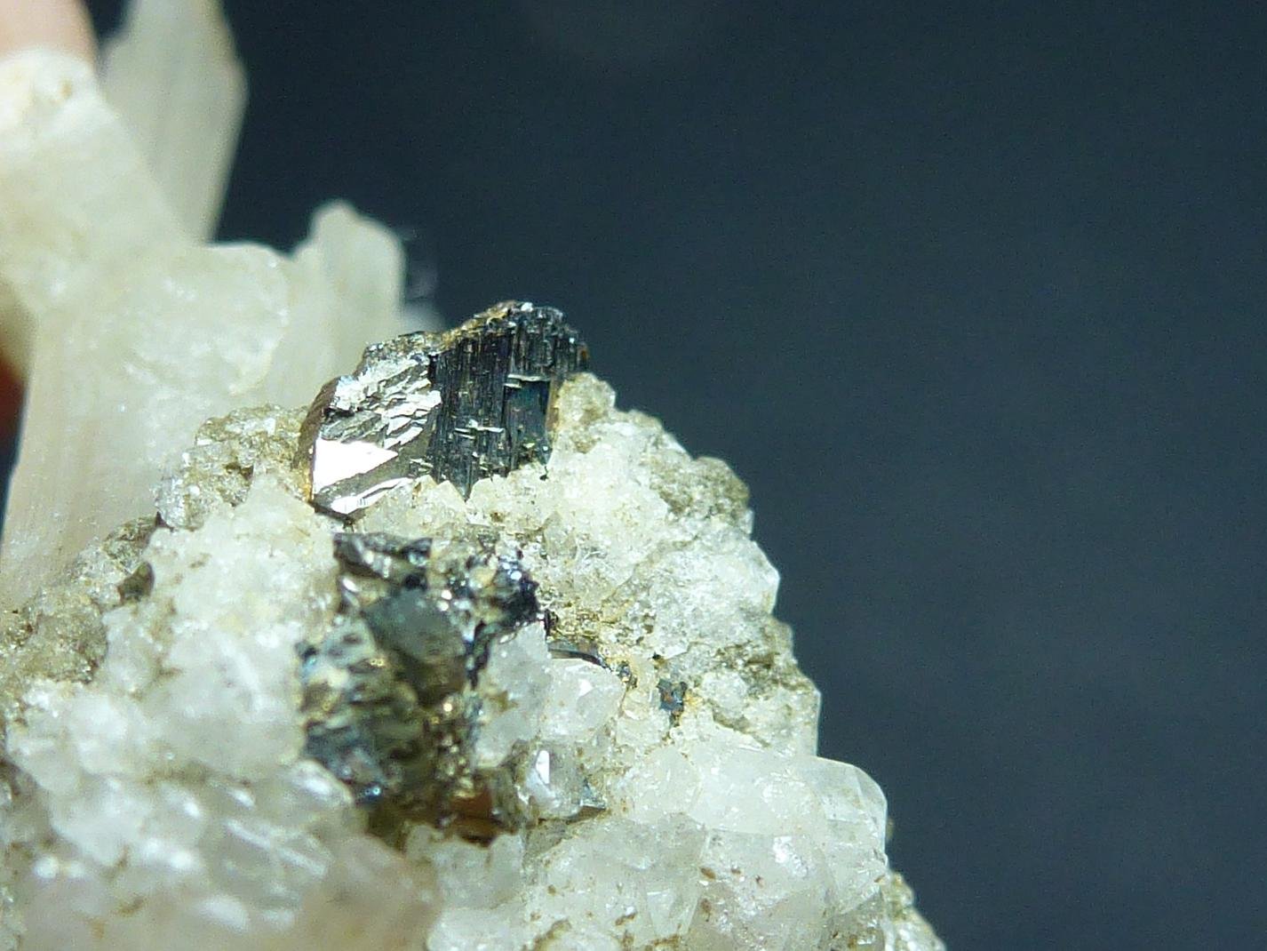 Fluorapatito, Pirita, Arsenopirita y Cuarzo
4 x 4 cm.
(Autor: javier ruiz martin)