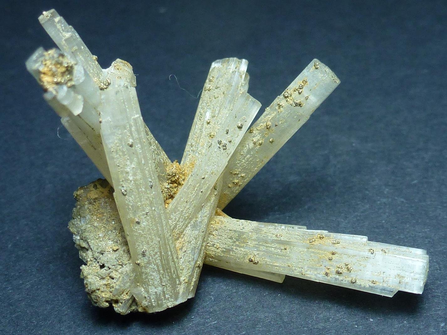 Fluorapatito, Pirita, Arsenopirita, Cuarzo
4 x 4 cm.
(Autor: javier ruiz martin)