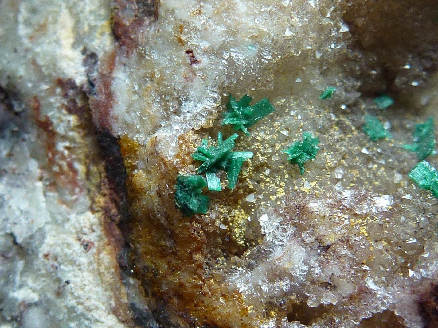 Malaquita, Cuarzo
5 x 3 cm. la pieza
(Autor: javier ruiz martin)