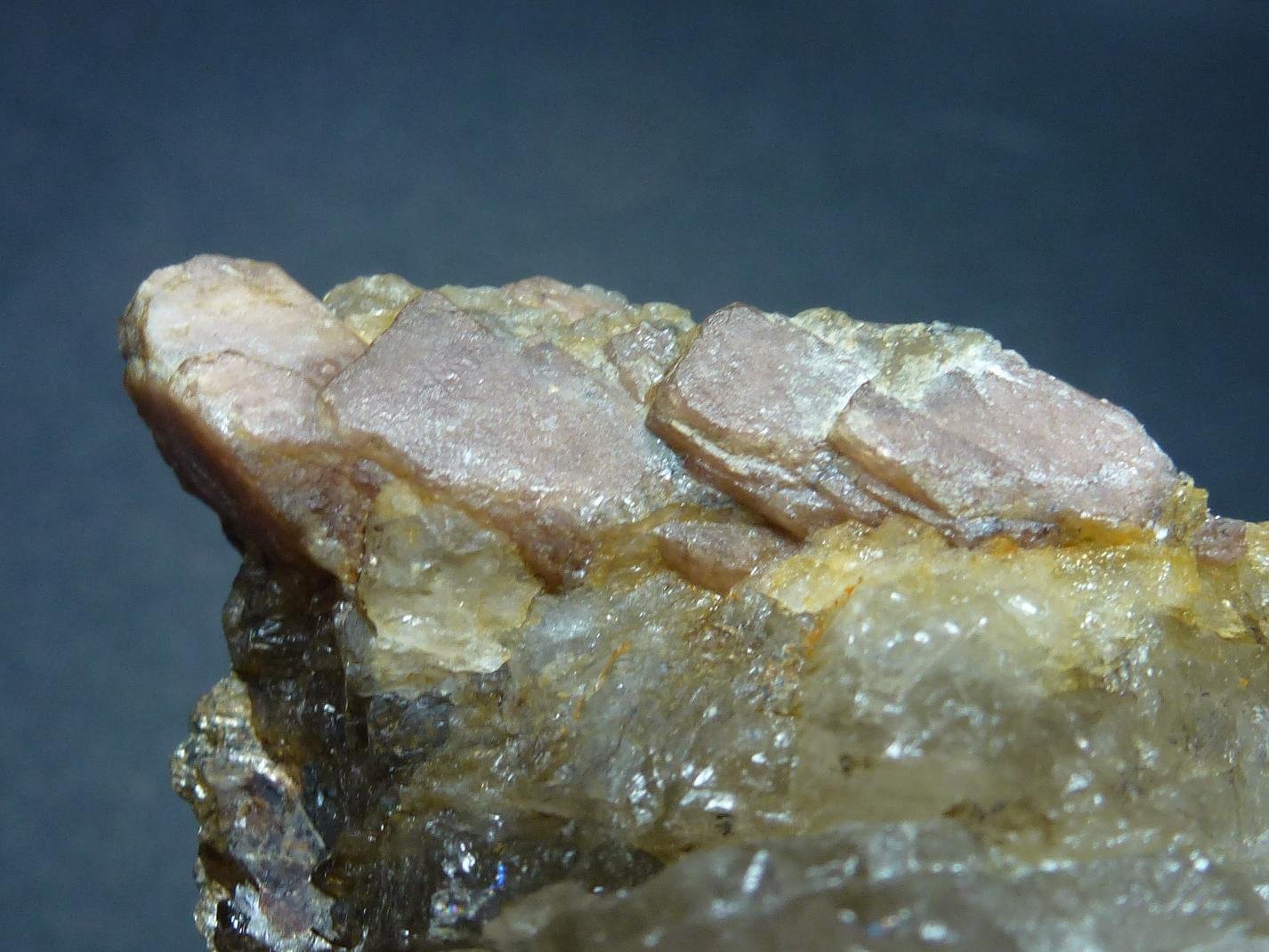 Andalucita, Cuarzo
0,6 cm. el cristal mayor de Andalucita
(Autor: javier ruiz martin)