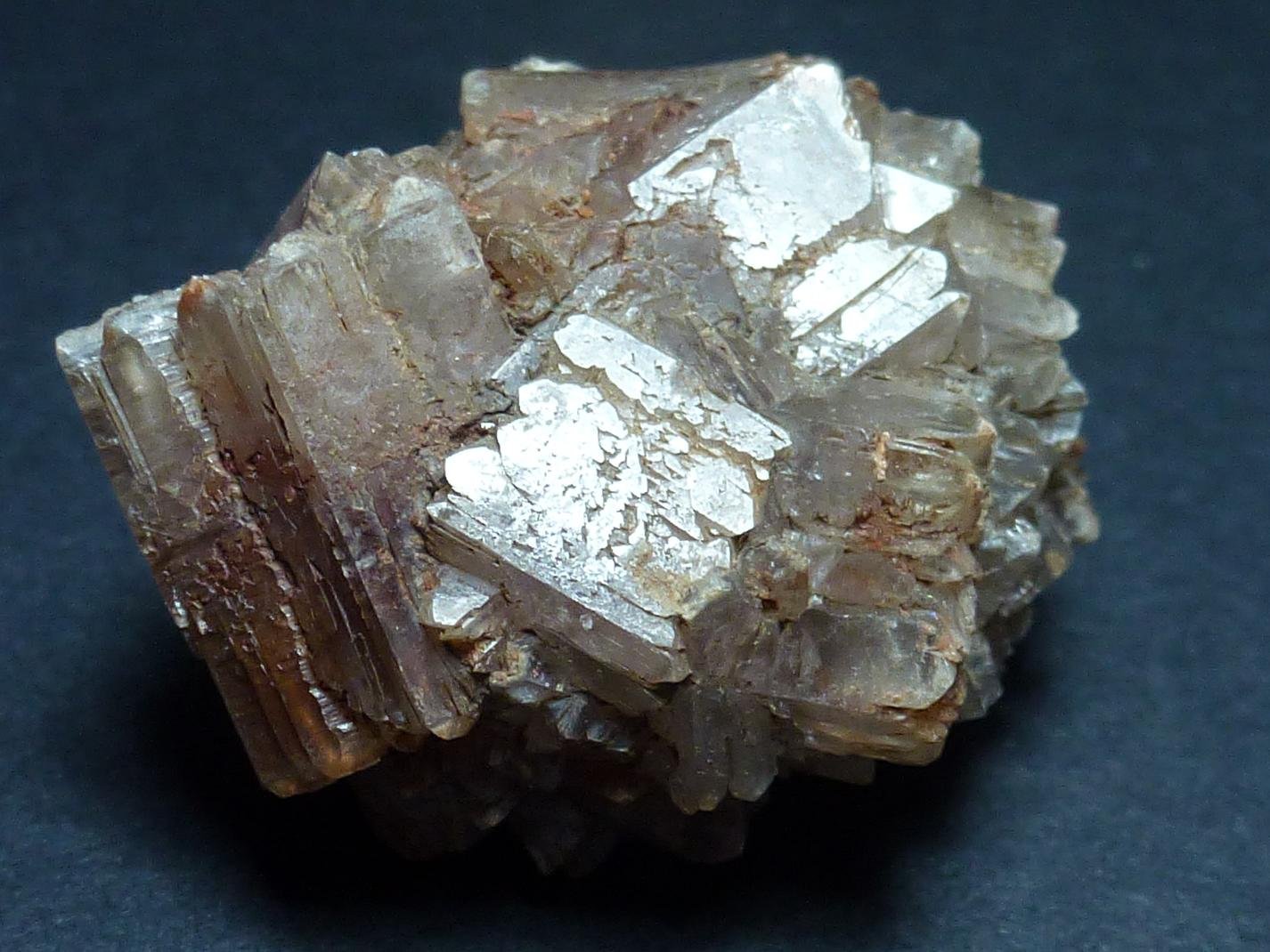 Aragonito, Cuarzo (variedad hematoideo)
5 x 5 cm.
(Autor: javier ruiz martin)