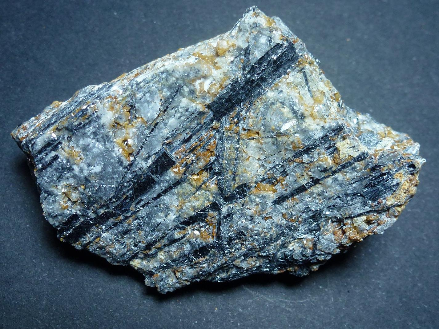 Estibina, Cuarzo, Dolomita
6 x 4 cm.
(Autor: javier ruiz martin)