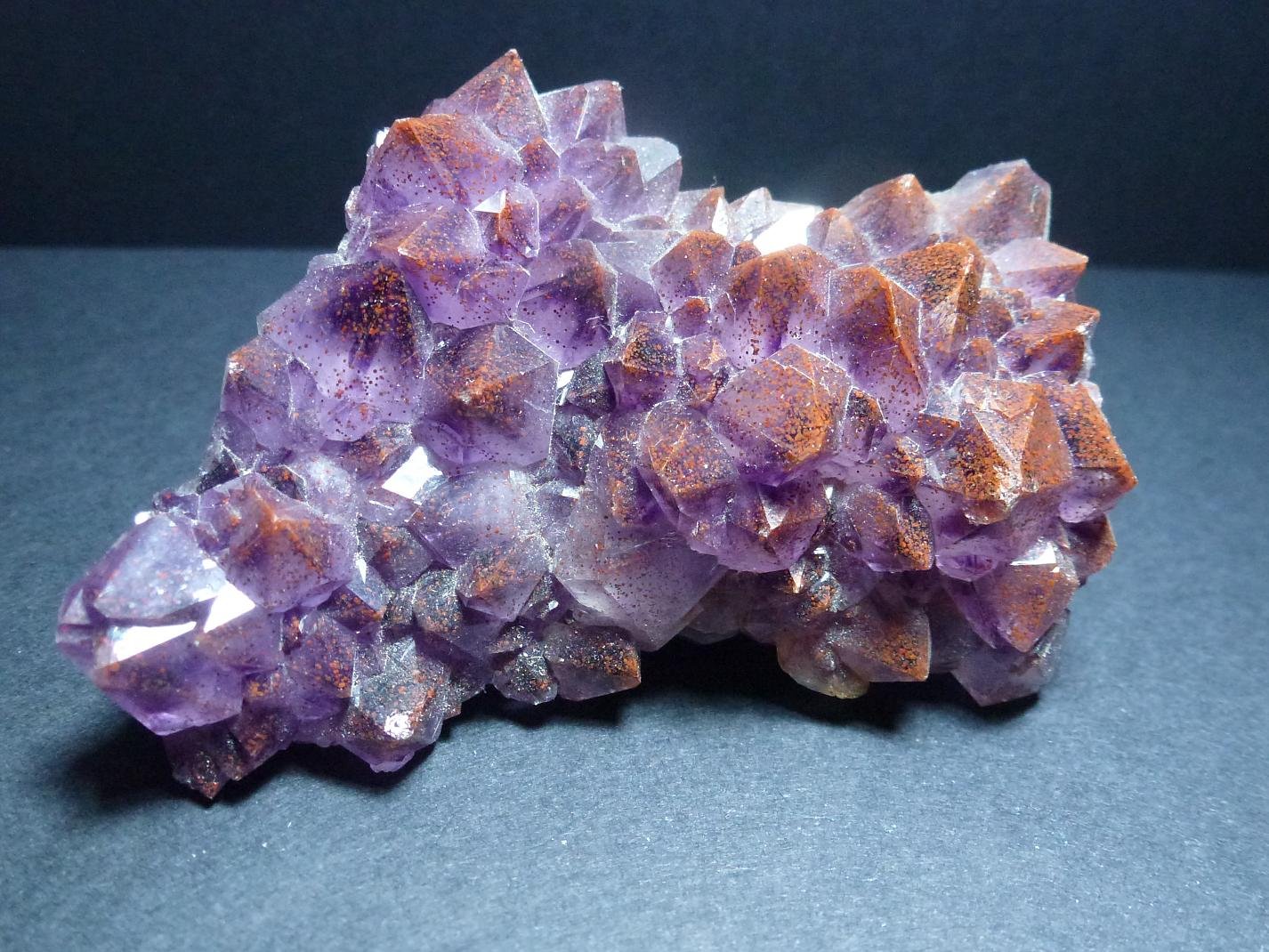 Cuarzo (variedad amatista), Hematites
7 x 5 cm.
(Autor: javier ruiz martin)