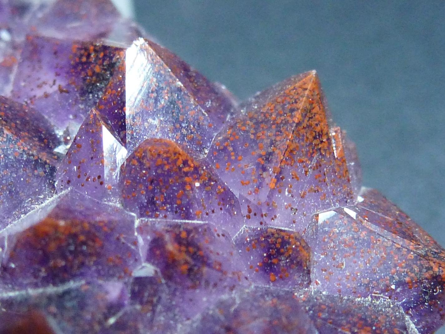 Cuarzo (variedad amatista), Hematites
7 x 5 cm.
(Autor: javier ruiz martin)