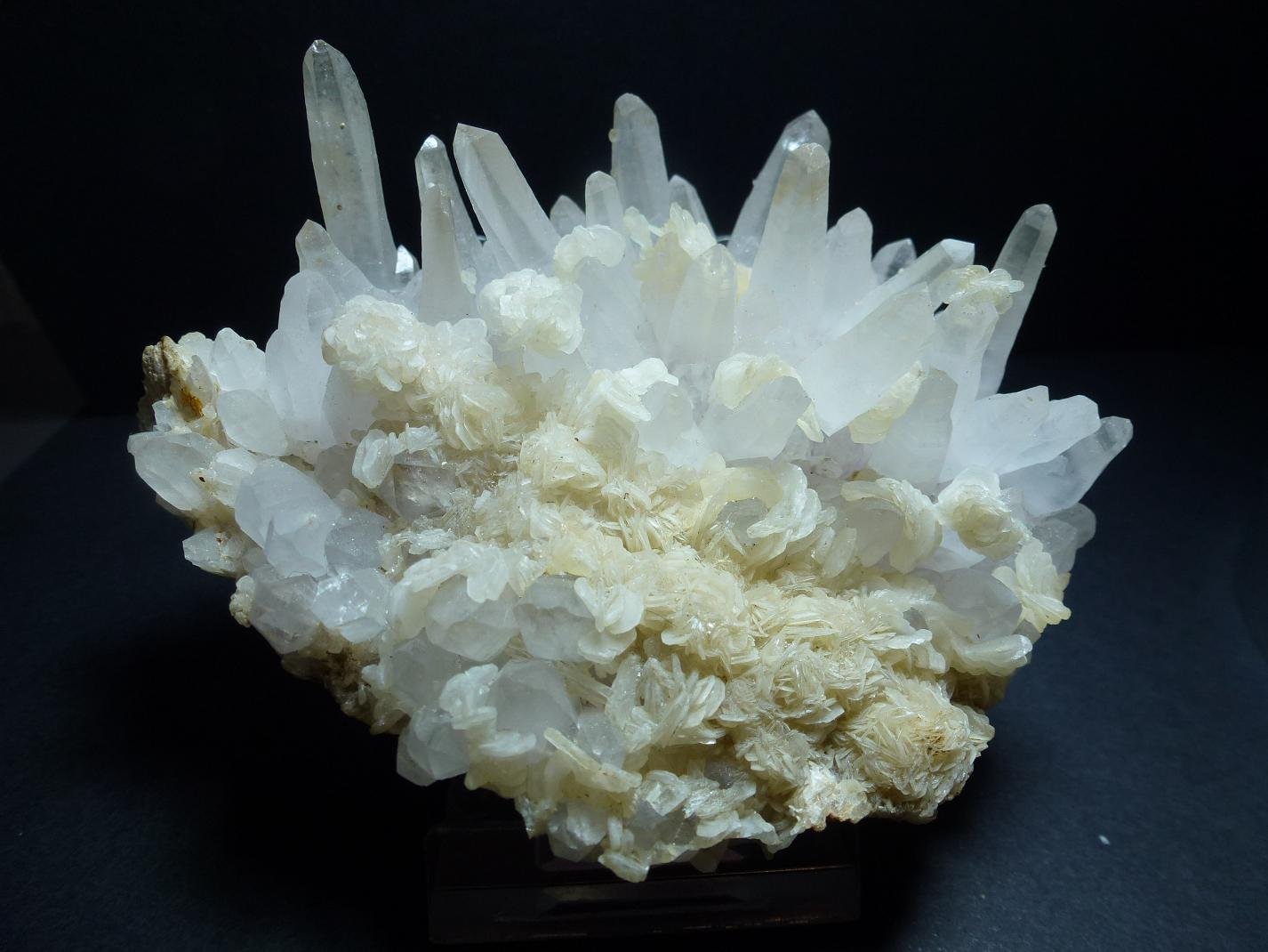 Cuarzo, Calcita
10 x 7 cm.
(Autor: javier ruiz martin)