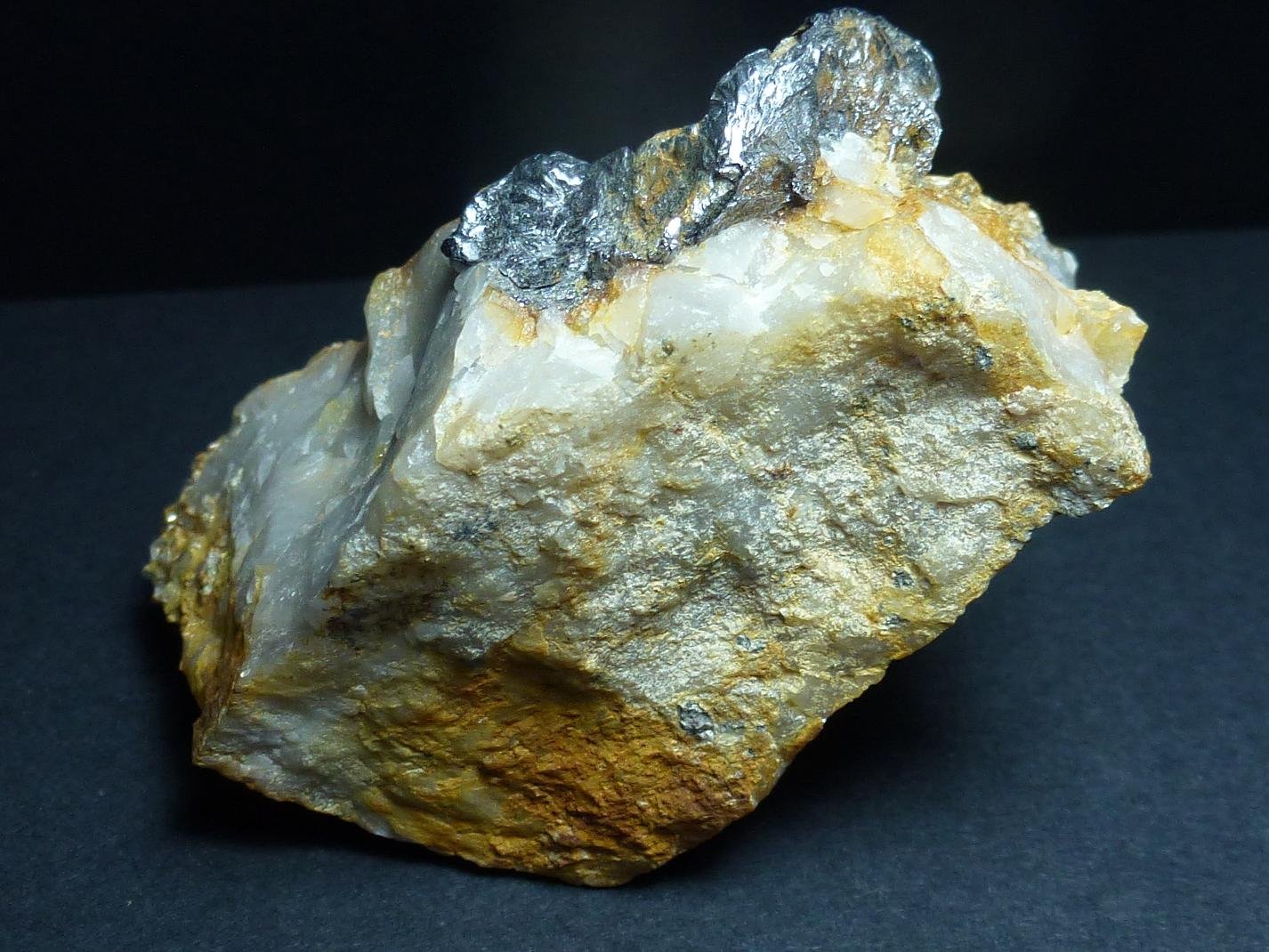 Molibdenita, Cuarzo
7 x 6,5 cm.
(Autor: javier ruiz martin)