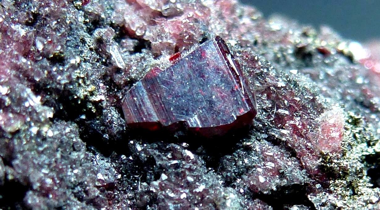Cinabrio
0,4 x 0,2 cm.
(Autor: javier ruiz martin)
