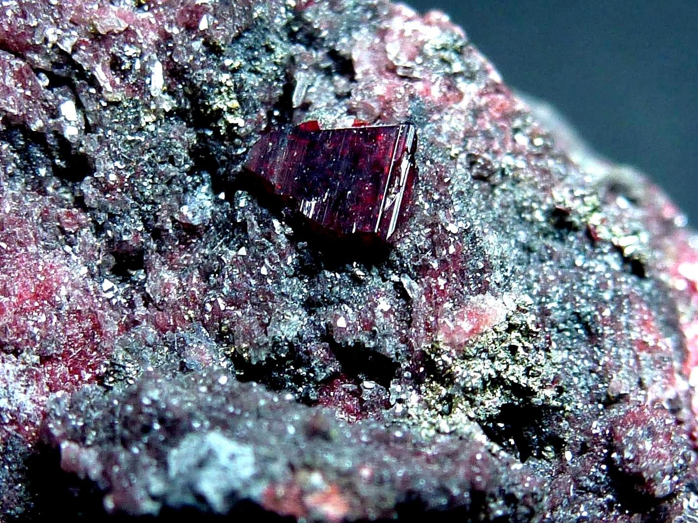 Cinabrio
0,4 x 0,2 cm.
(Autor: javier ruiz martin)