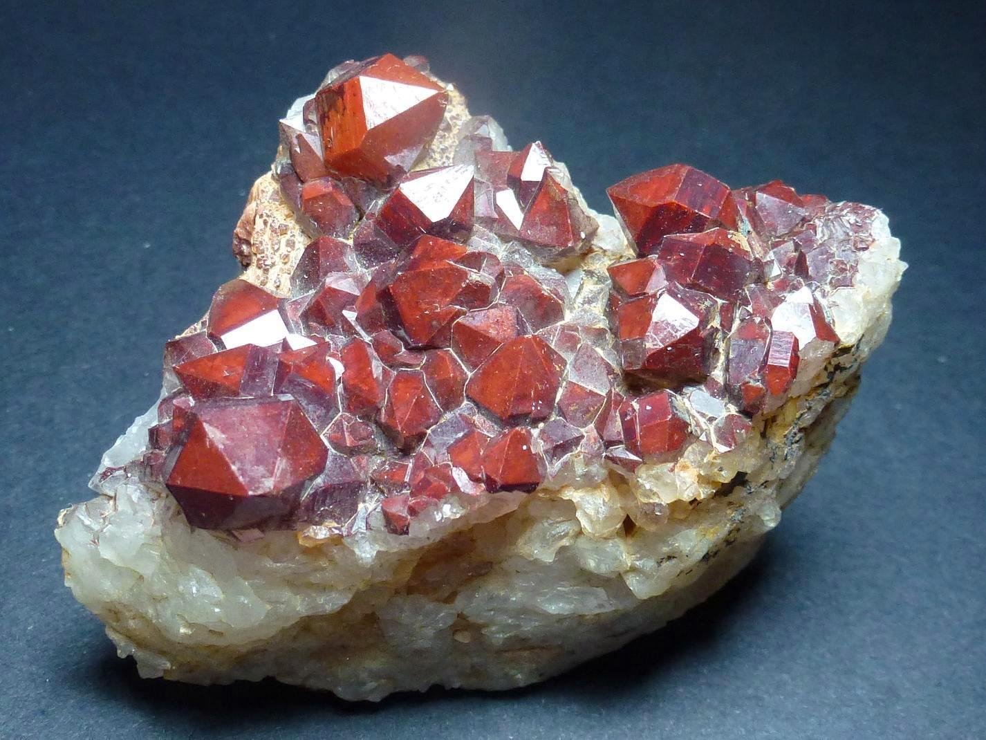 Cuarzo, Hematites
7 x 6 cm.
(Autor: javier ruiz martin)