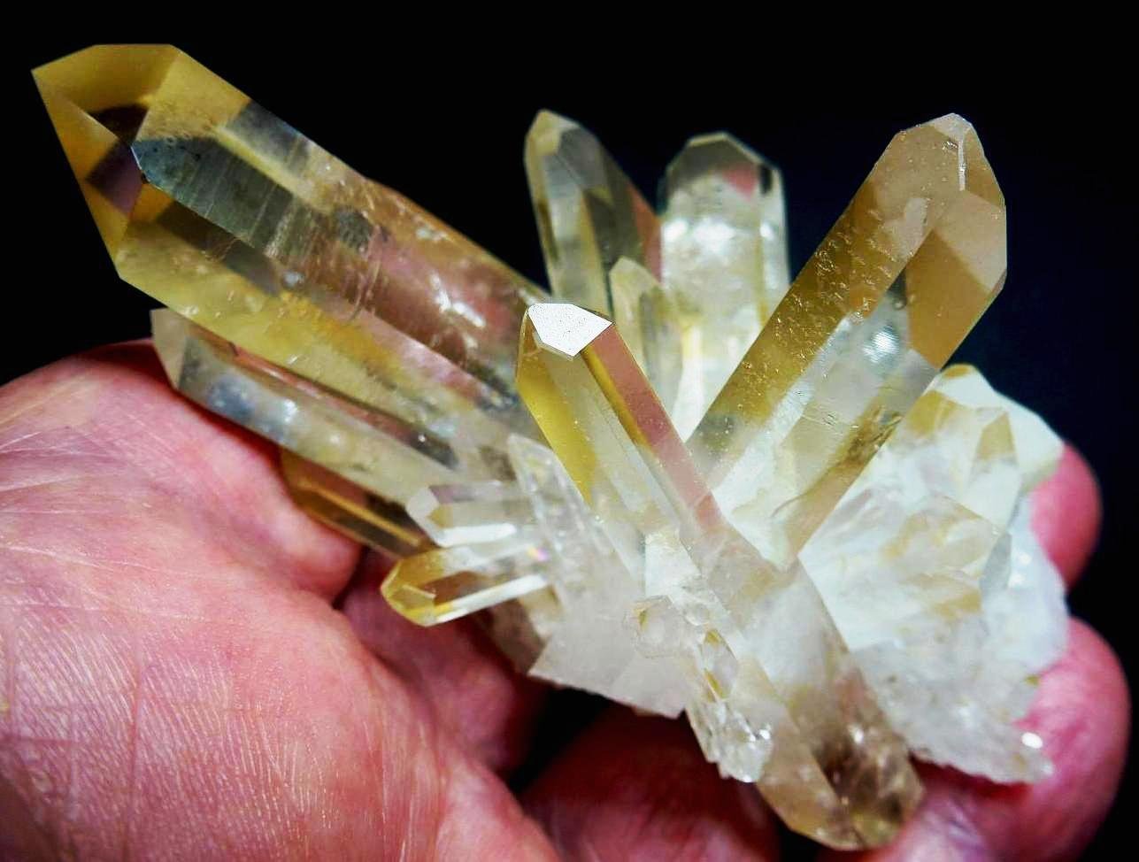 Cuarzo (variedad cristal de roca)
7 x 5 cm. Cristal principal 5,5 cm.
(Autor: javier ruiz martin)