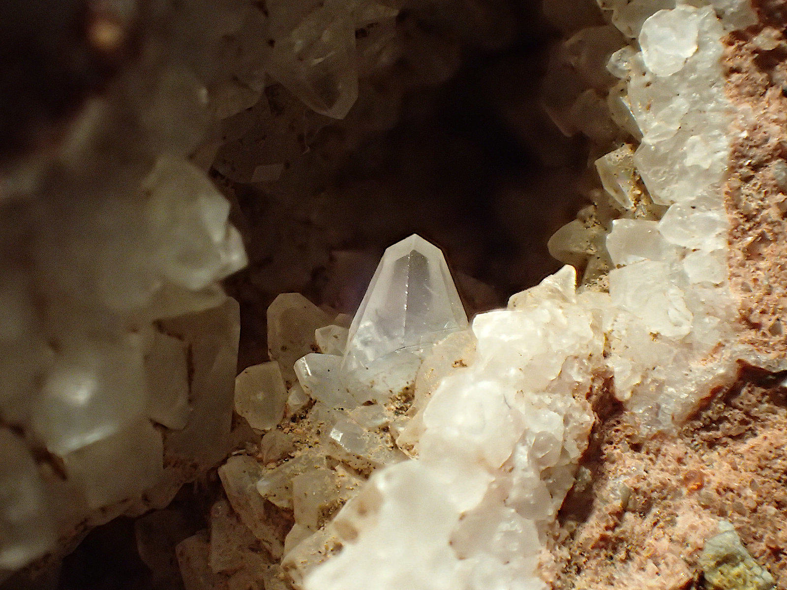 Calcita
0,3 x 0,2 cm (cristal)
(Autor: Frederic Varela)