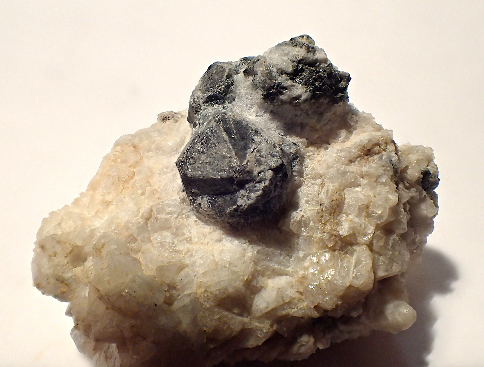 Galena, fluorita
3 x 2 cm
(Autor: Frederic Varela)