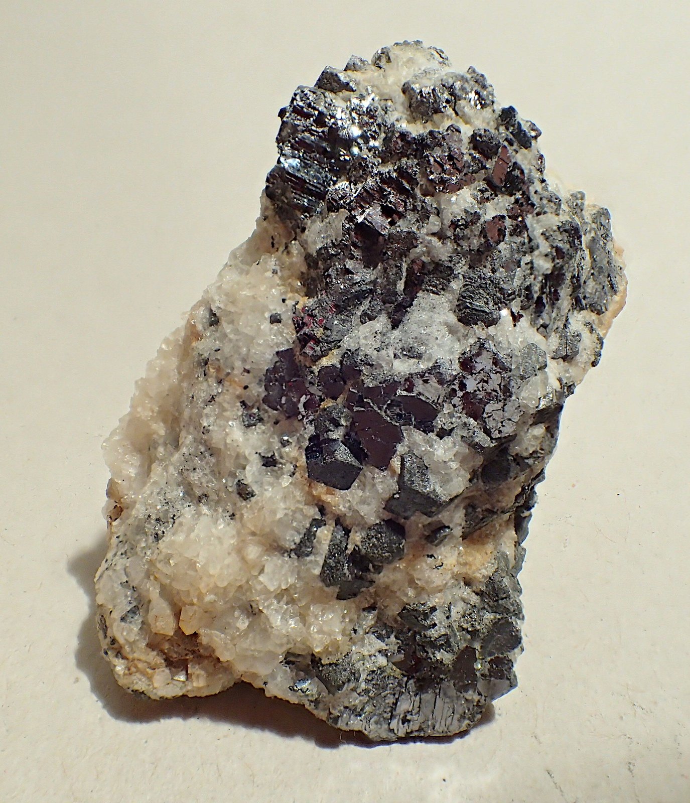 Galena, fluorita
4 x 2,9 x 2,5 cm
(Autor: Frederic Varela)