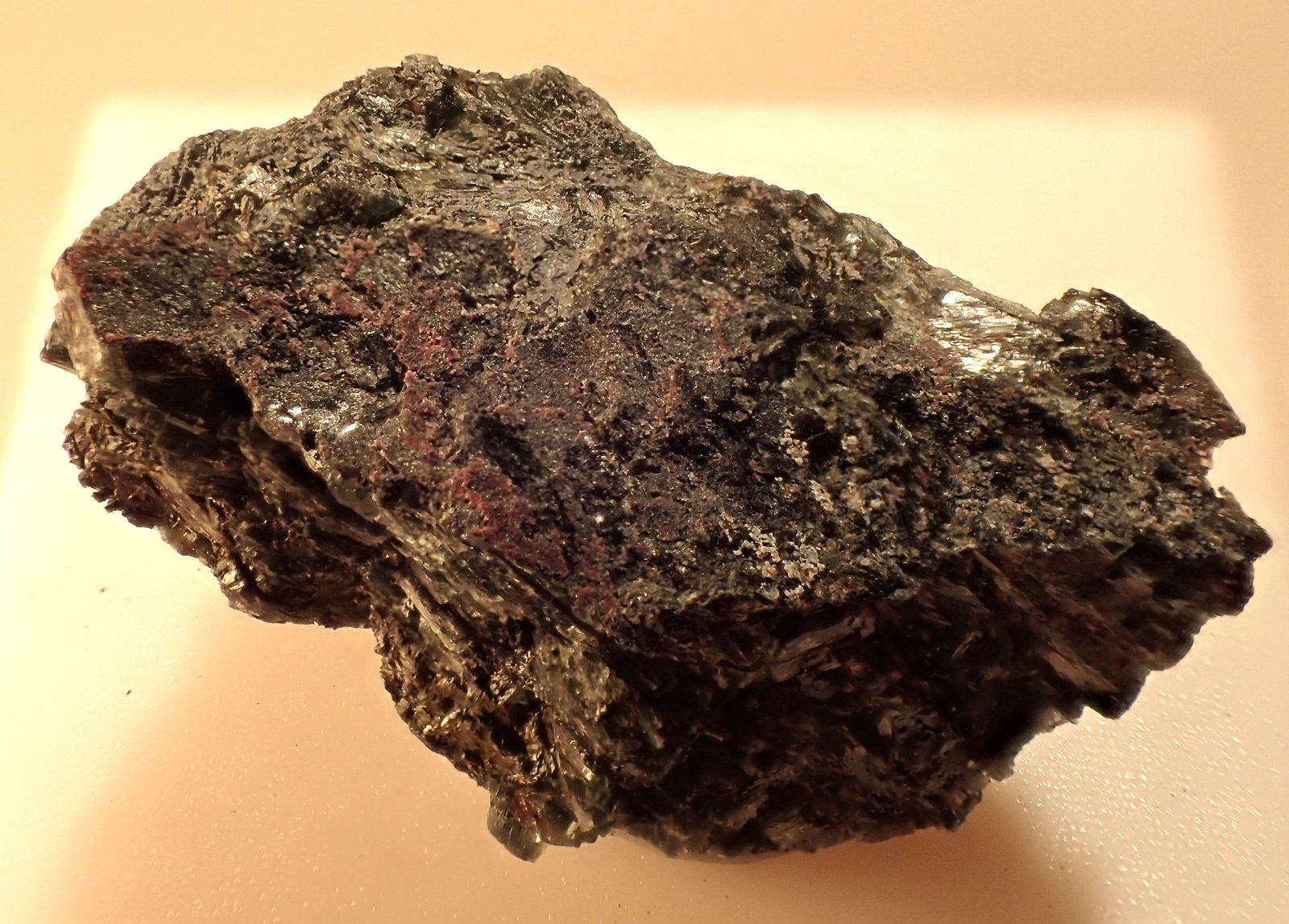 Plomo, litargirio, epidota
2 x 1 x 1 cm
(Autor: Frederic Varela)