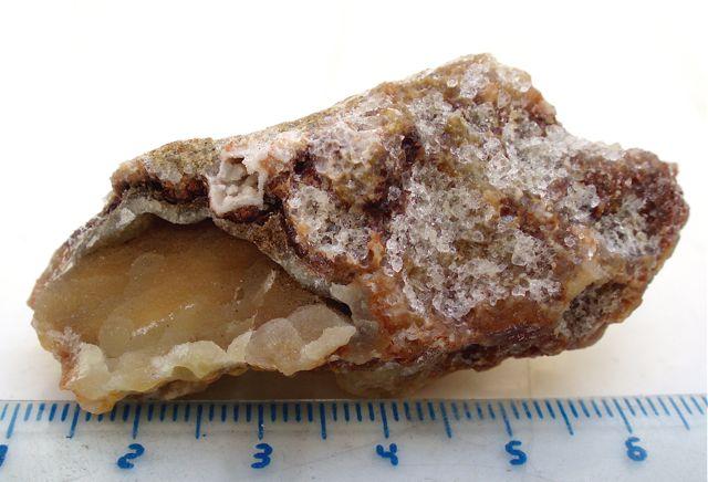 Cuarzo (variedad calcedonia) con zeolita
(Autor: María Jesús M.)