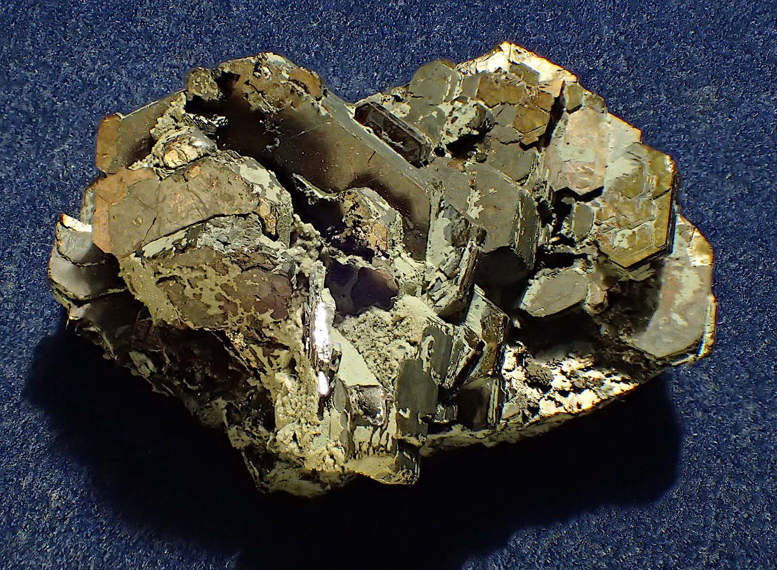 Pirrotita
Dalnegorsk, Distrito urbano Dalnegorsk, Primorsky Krai, Rusia
3,6 x 2,5 cm
(Autor: Frederic Varela)