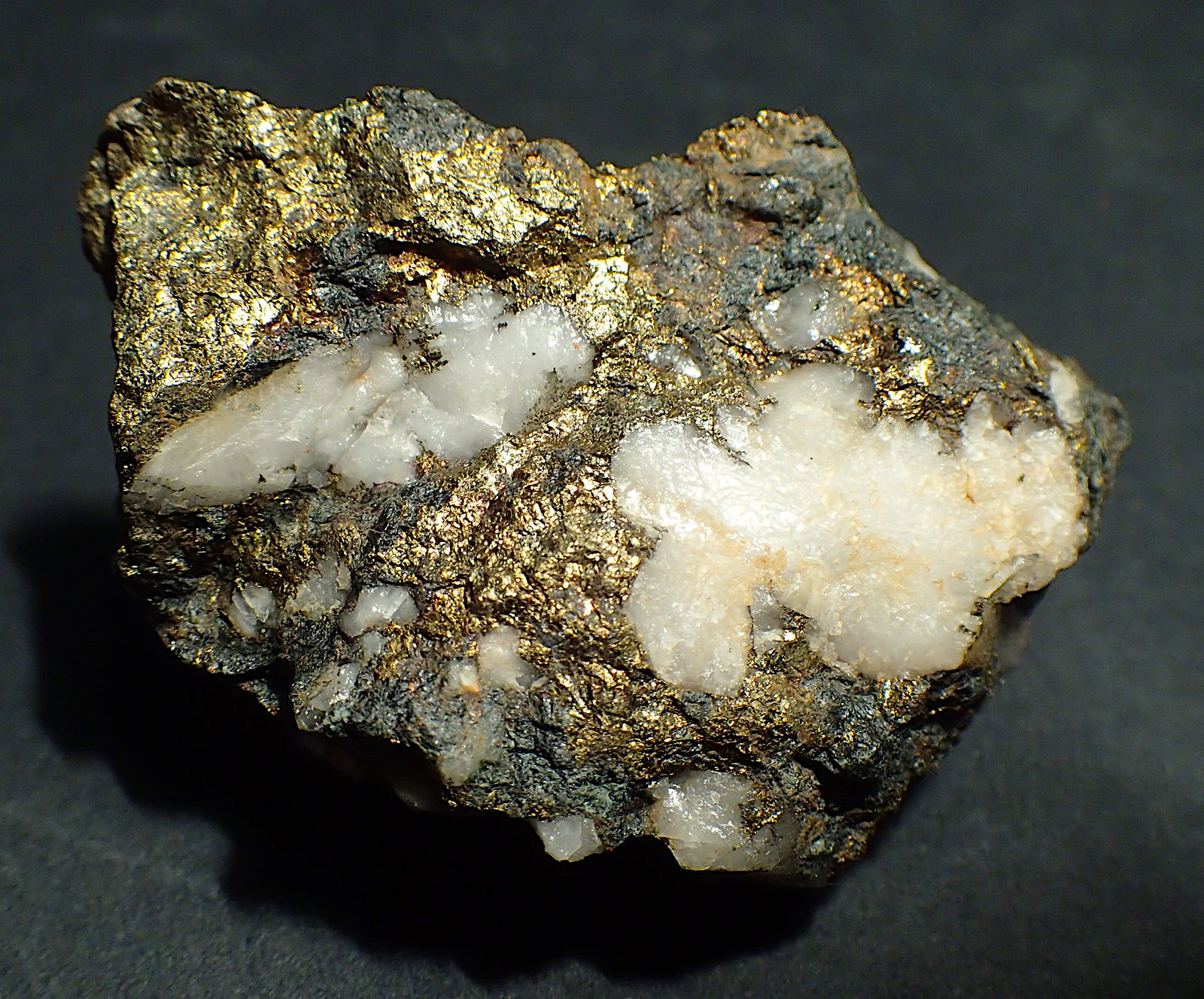 Calcopirita
5 x 3 cm
(Autor: Frederic Varela)