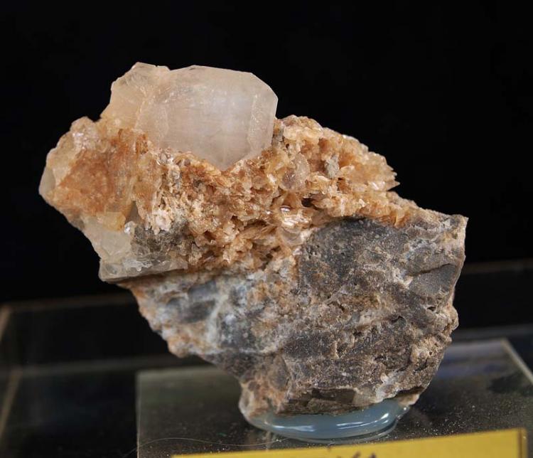 Celestina
5 x 3,5 cm.  cristal 2 x 1,4 cm.
(Autor: Pedro Antonio)