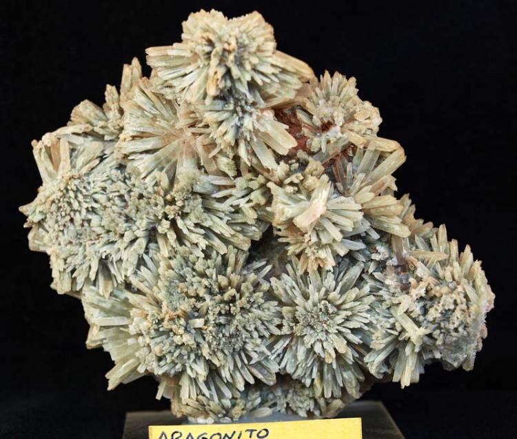 Aragonito
9 x 7 cm.
(Autor: Pedro Antonio)