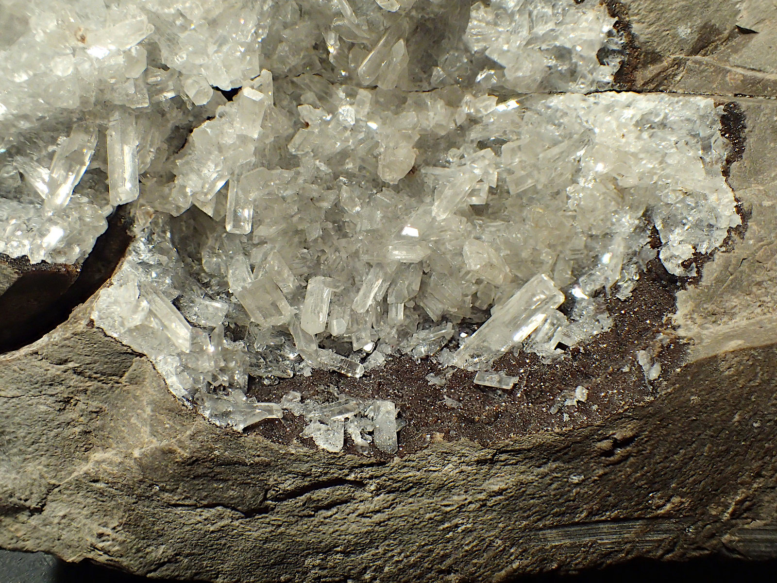 Celestina
Cristal mayor 1 cm.
(Autor: Frederic Varela)