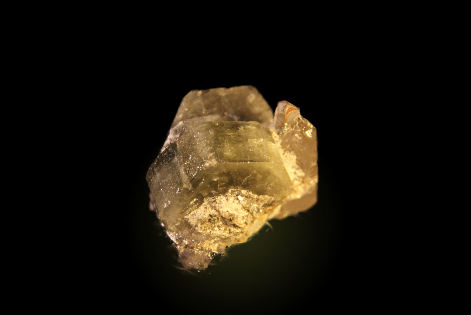 Fluorapatito
44mm x 34mm x 38mm
(Autor: Firmo Espinar)