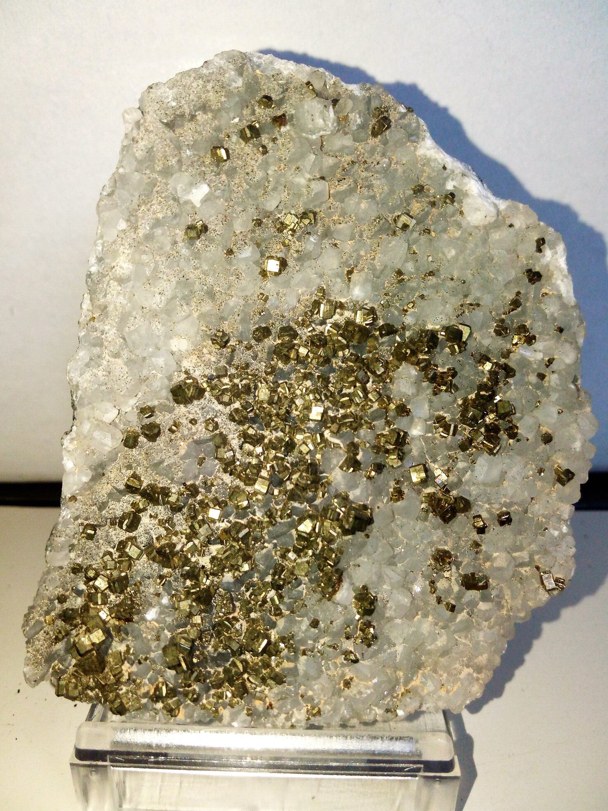 Pirita, Calcita
7x5,5 cm.
(Autor: Adri Rodríguez)