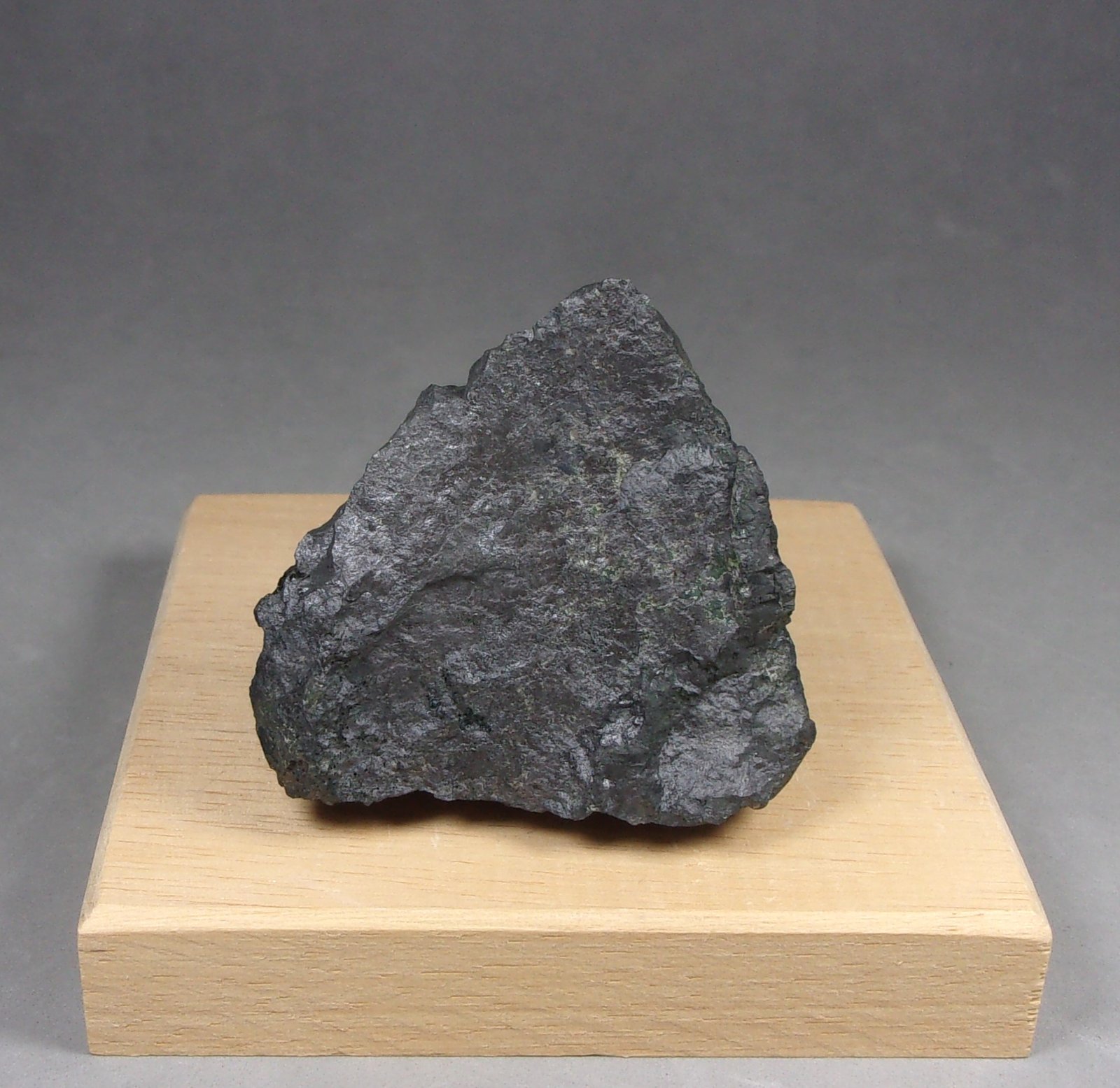 Patrónita
5,5 x 5 x 2,7 cm.  49,97 g.
(Autor: J. G. Alcolea)