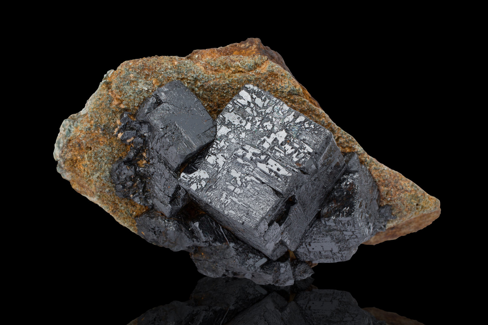 Perovskita
10.5 x 6.5 x 6 cm / Cristal principal: 4.5 cm
(Autor: Museo MIM)