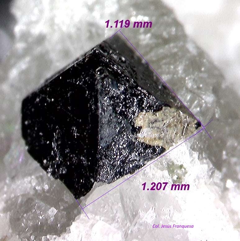 Perovskita
1´119 x 1´207 mm.
(Autor: Jesus Franquesa Baucells)