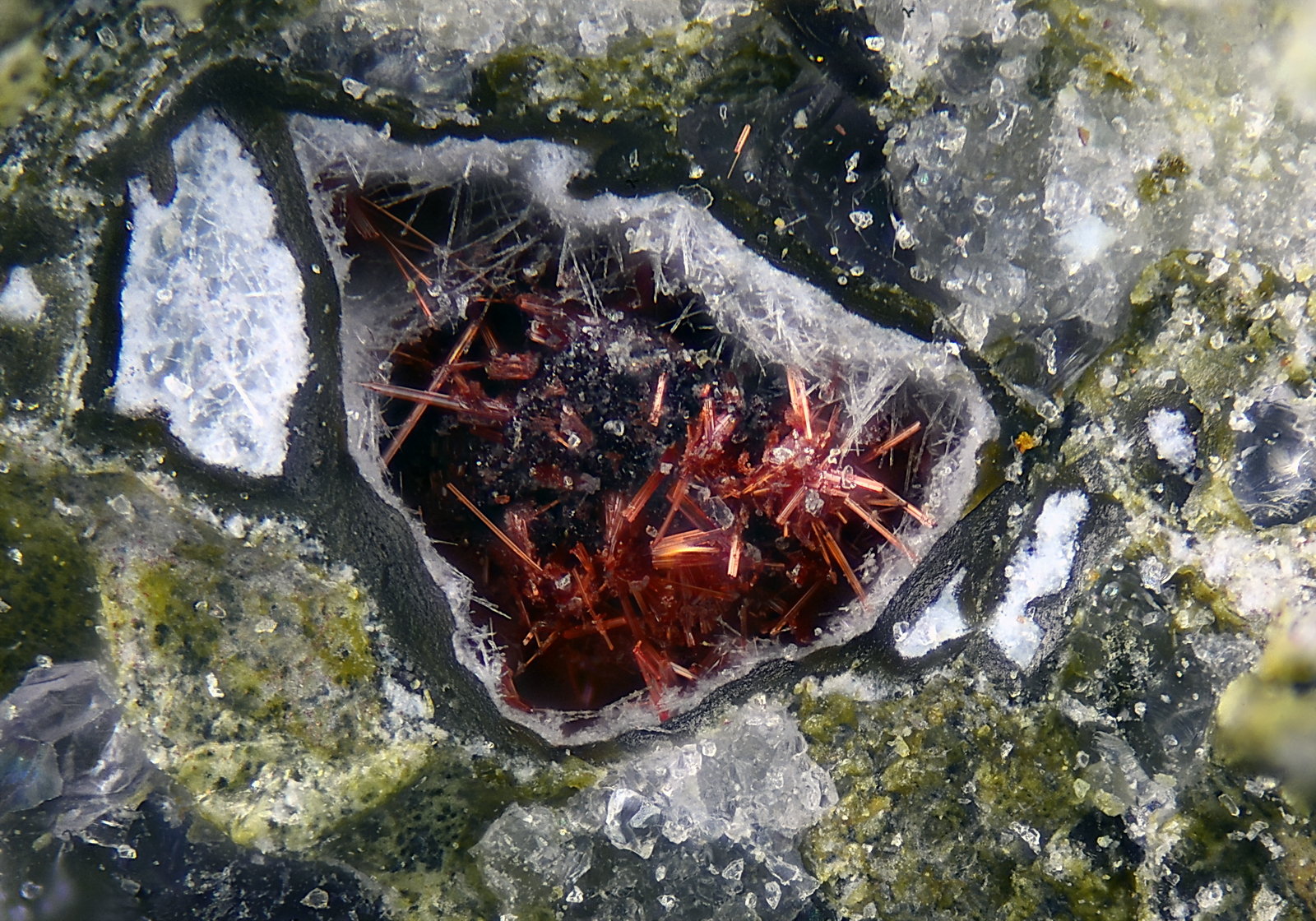 Perroudita.
Campo de visión 0,8 mm
(Autor: Juan Miguel)