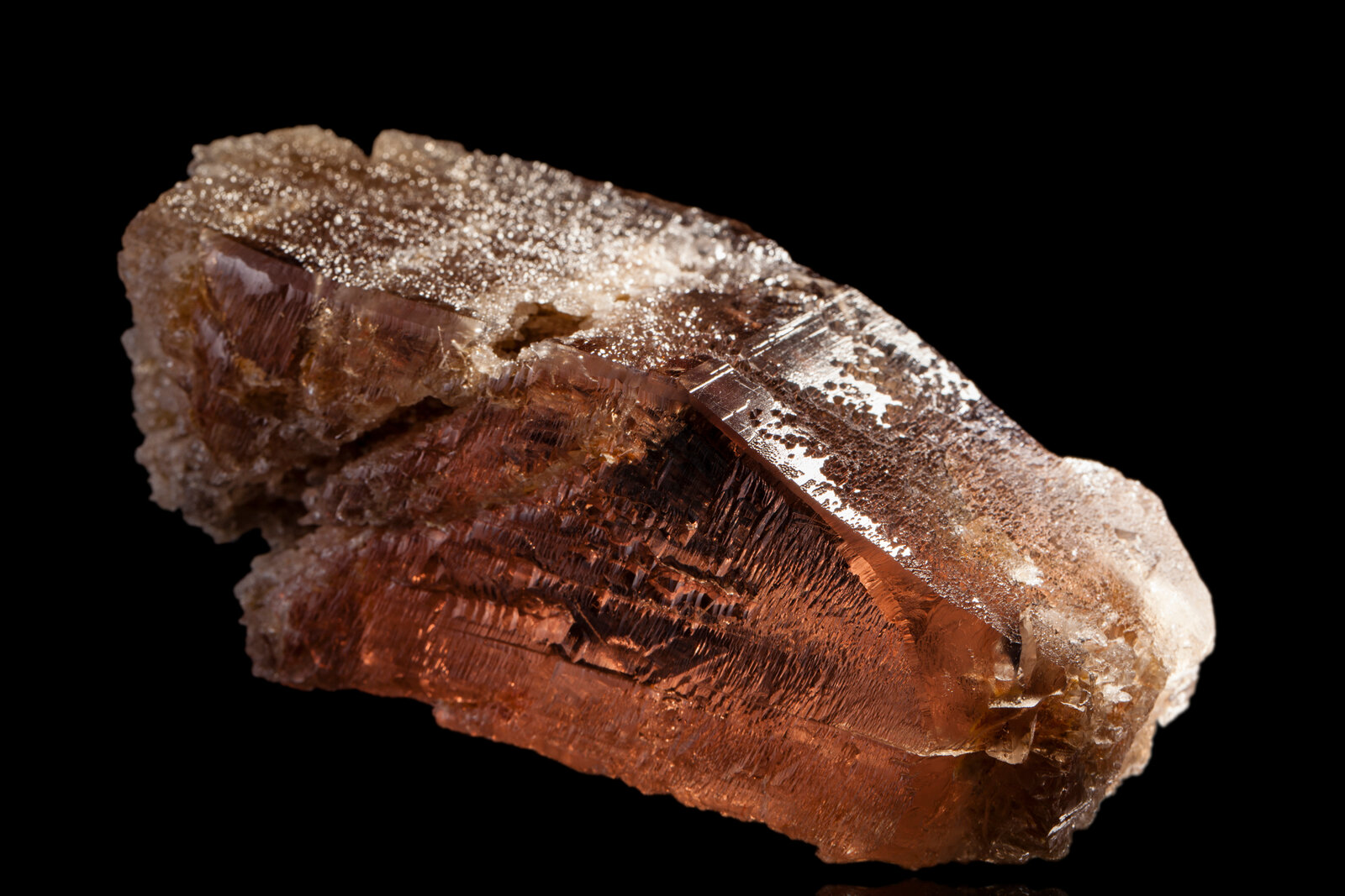 Petalita
Mogok, Distrito Pyin-Oo-Lwin, Región Mandalay (Division Mandalay), Myanmar (Burma)
12.5 x 5 x 4.5 cm / Cristal principal: 12 cm
(Autor: Museo mim)
