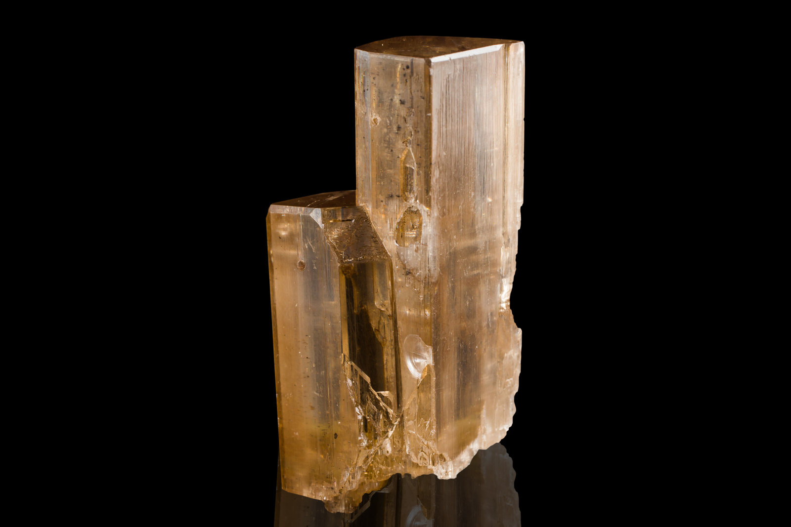 Fosgenita
3 x 2 x 5 cm / Cristal principal: 4.7 cm.
(Autor: Museo MIM)