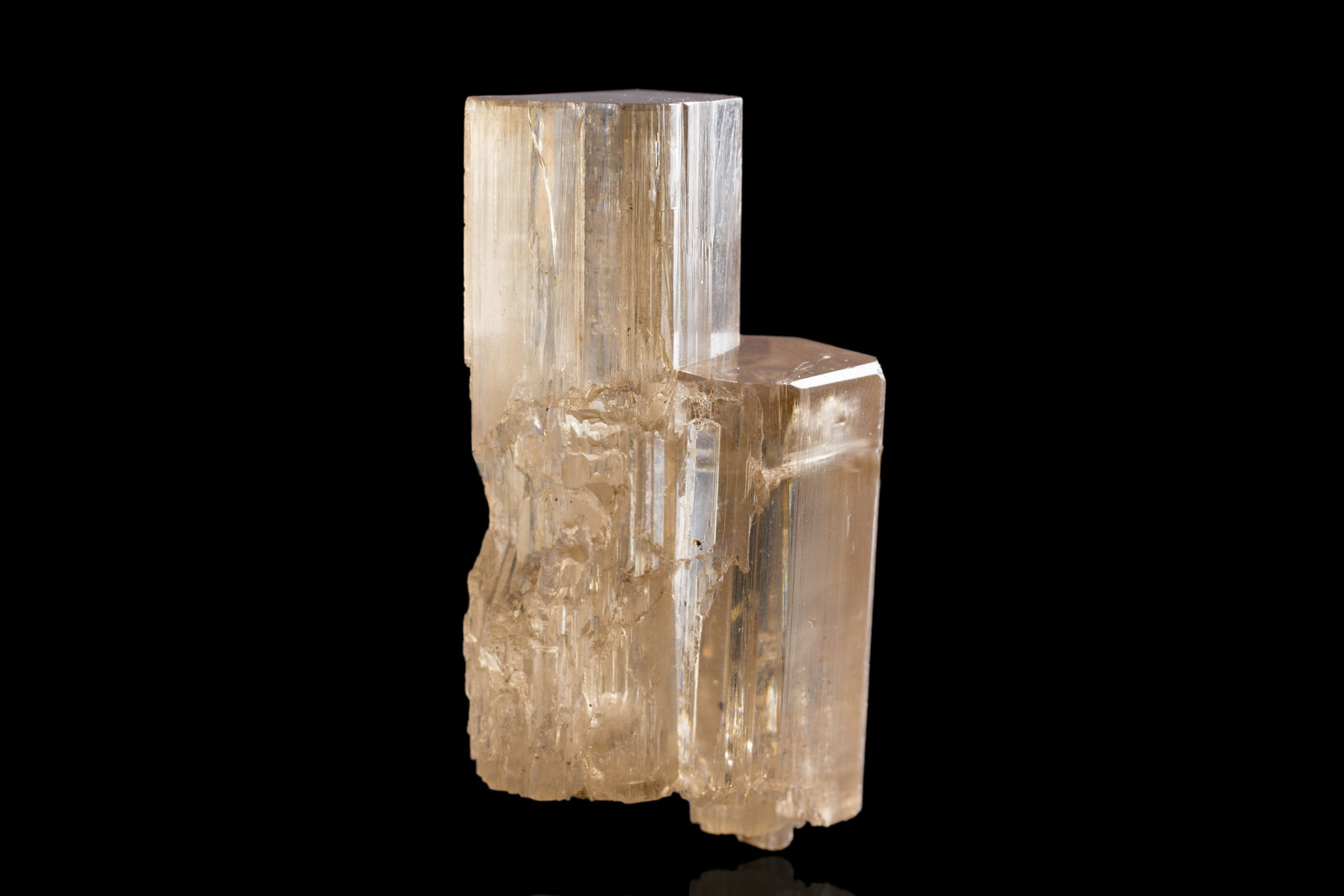 Fosgenita
3 x 2 x 5 cm / Cristal principal: 4.7 cm.
(Autor: Museo MIM)