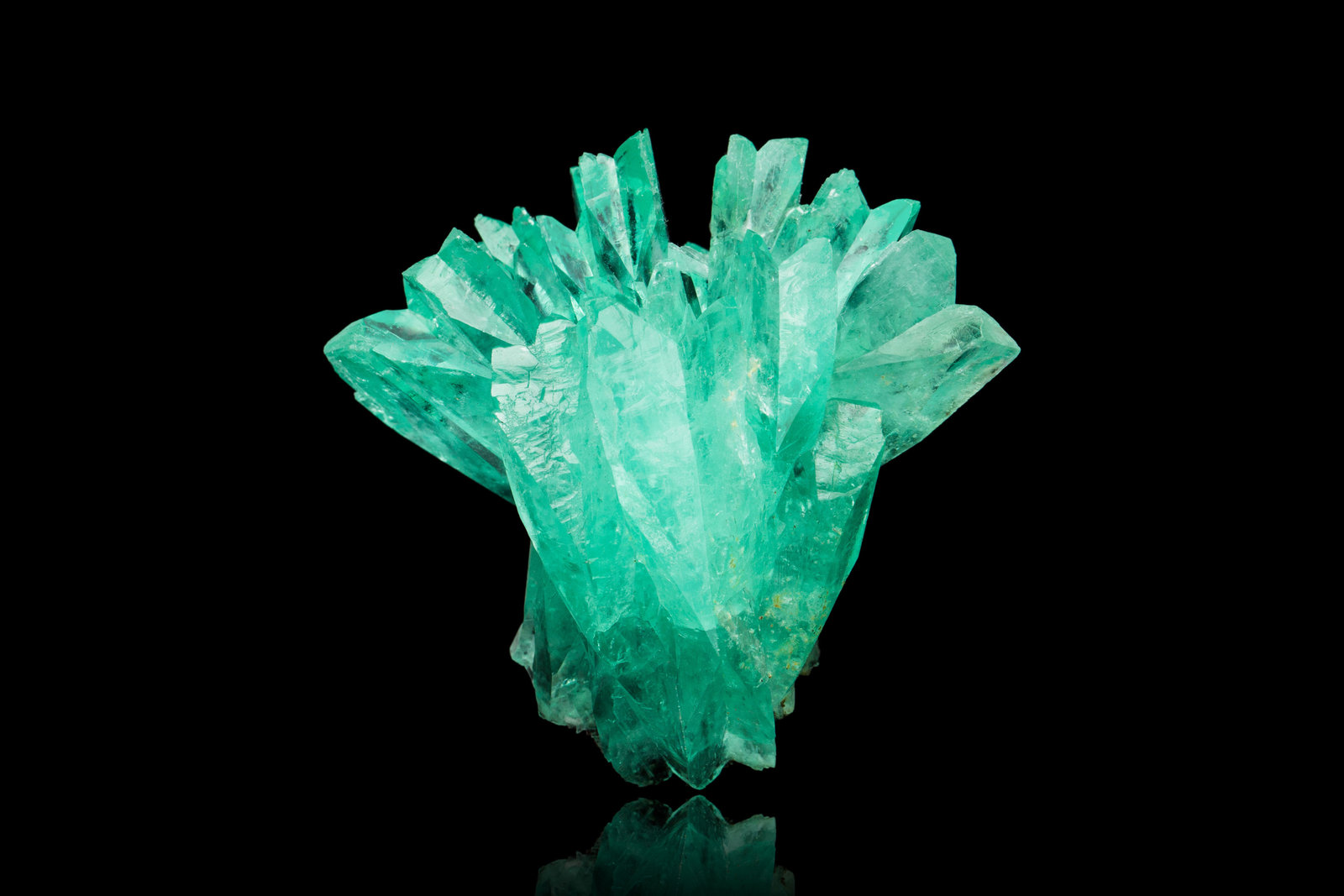 Fosfofilita
6 x 3 x 6 cm / Cristal principal: 4.1 cm
(Autor: Museo MIM)