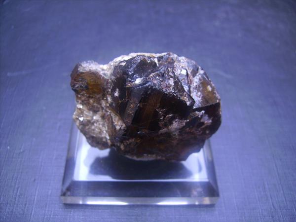 Casiterita
4,5 x 3,5 cm. El cristal mayor mide 2,2 cm.
(Autor: Antonio Alcaide)