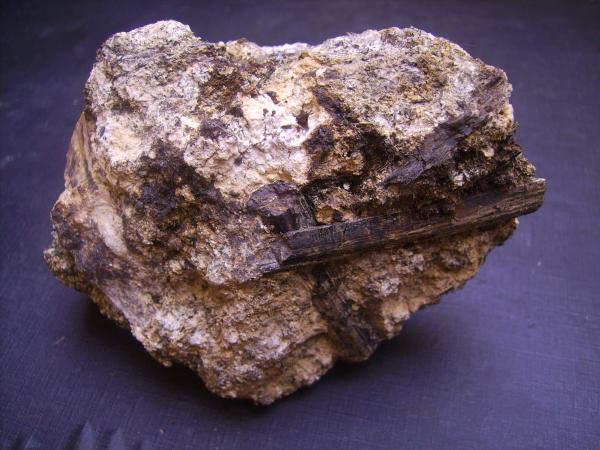 Aegirina
8,5 x 7 cm. El cristal mayor de 4,5 cm.
(Autor: Antonio Alcaide)