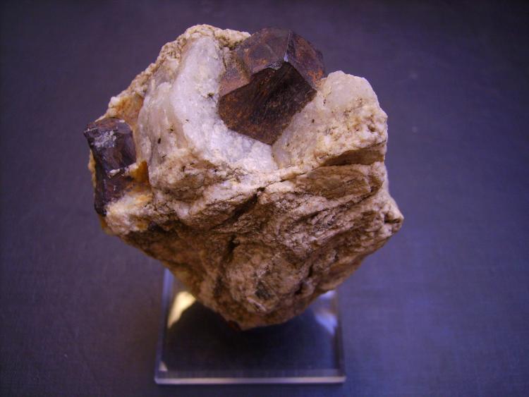 Goethita pseudo Pirita
7,6 x 6,5 x 3,5 cm.
(Autor: Antonio Alcaide)