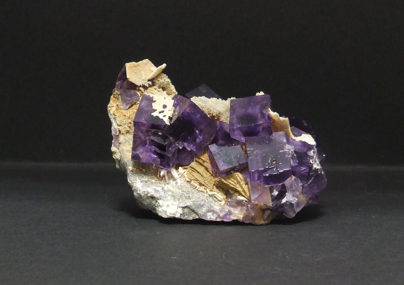 Fluorita
95x60x55mm. Cristal mayor: 20x16mm
(Autor: joaquin gar)