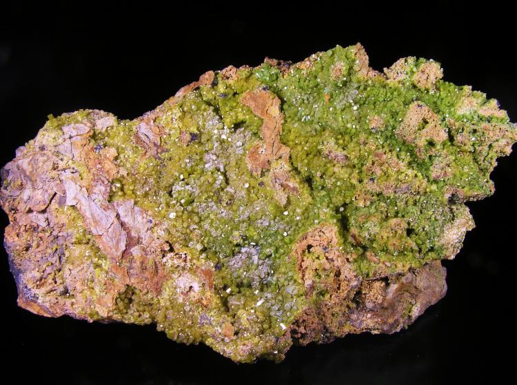 Piromorfita
15 x 8 x 5 cm.  Cristales hasta 5 mm. en la parte frontal y hasta 7 mm. en la posterior.
(Autor: Nacho)