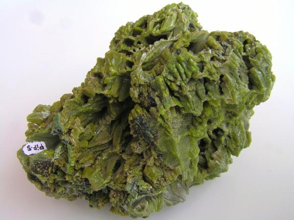 Piromorfita
Tamaño de la pieza 11x6x7 cm, con cristal de 3 cm.
(Autor: Nacho)