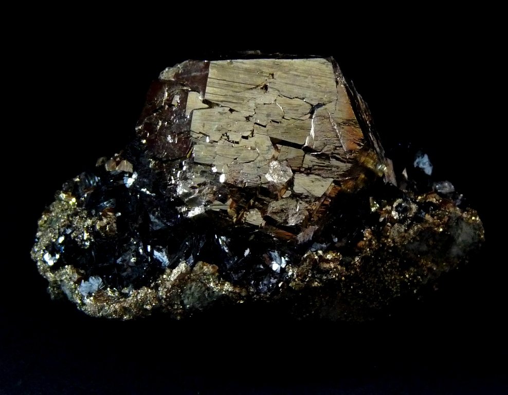 Pirita y Hematites.
46x35 mm.
(Autor: Jesus Franquesa Baucells)
