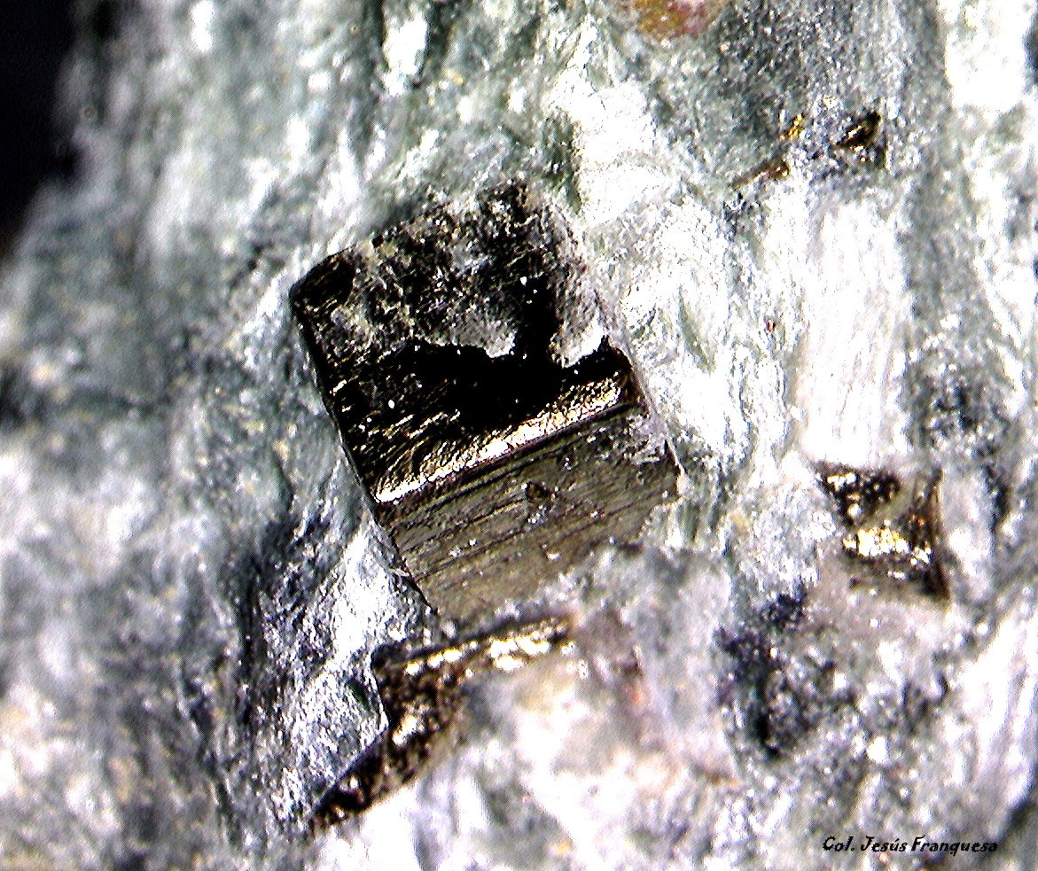 Pirita.
0´822 x 0´672 x 0´578 mm.
(Autor: Jesus Franquesa Baucells)