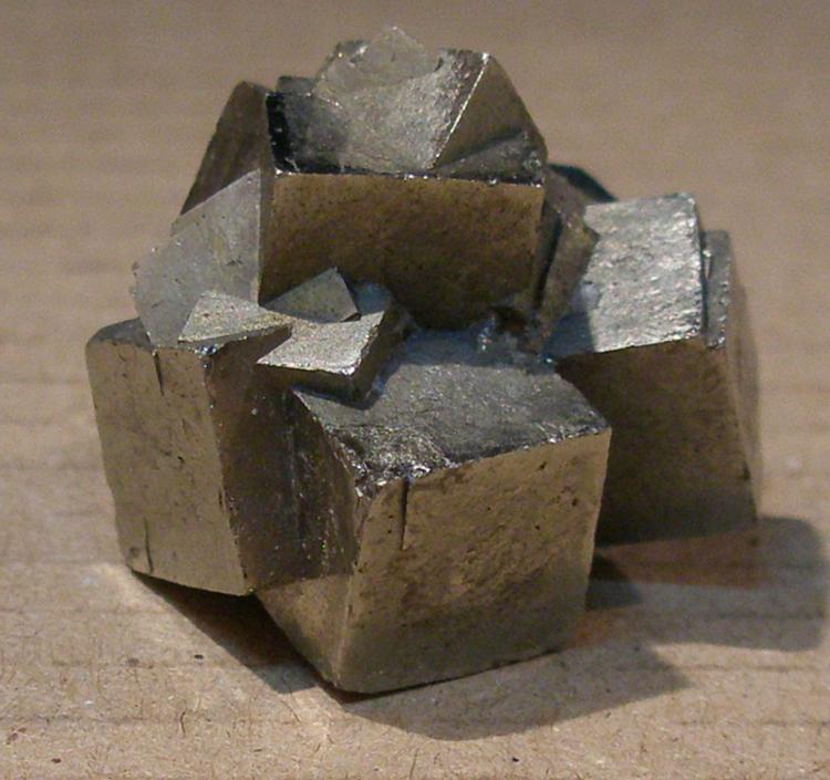 Pirita
2x2 cm
(Autor: juan martin)