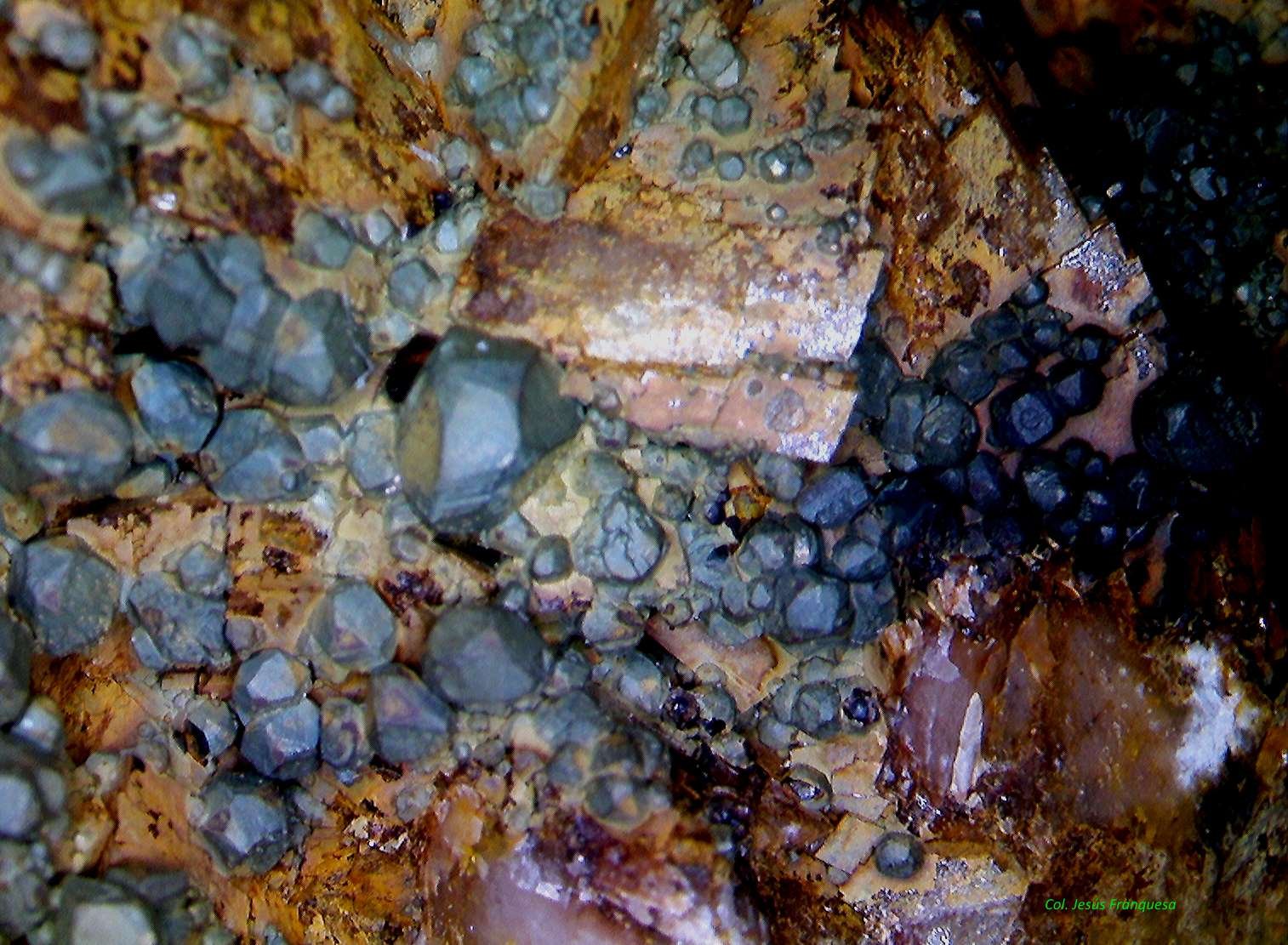 Goethita pseudo Pirita y Dolomita
40x25 mm.
(Autor: Jesus Franquesa Baucells)