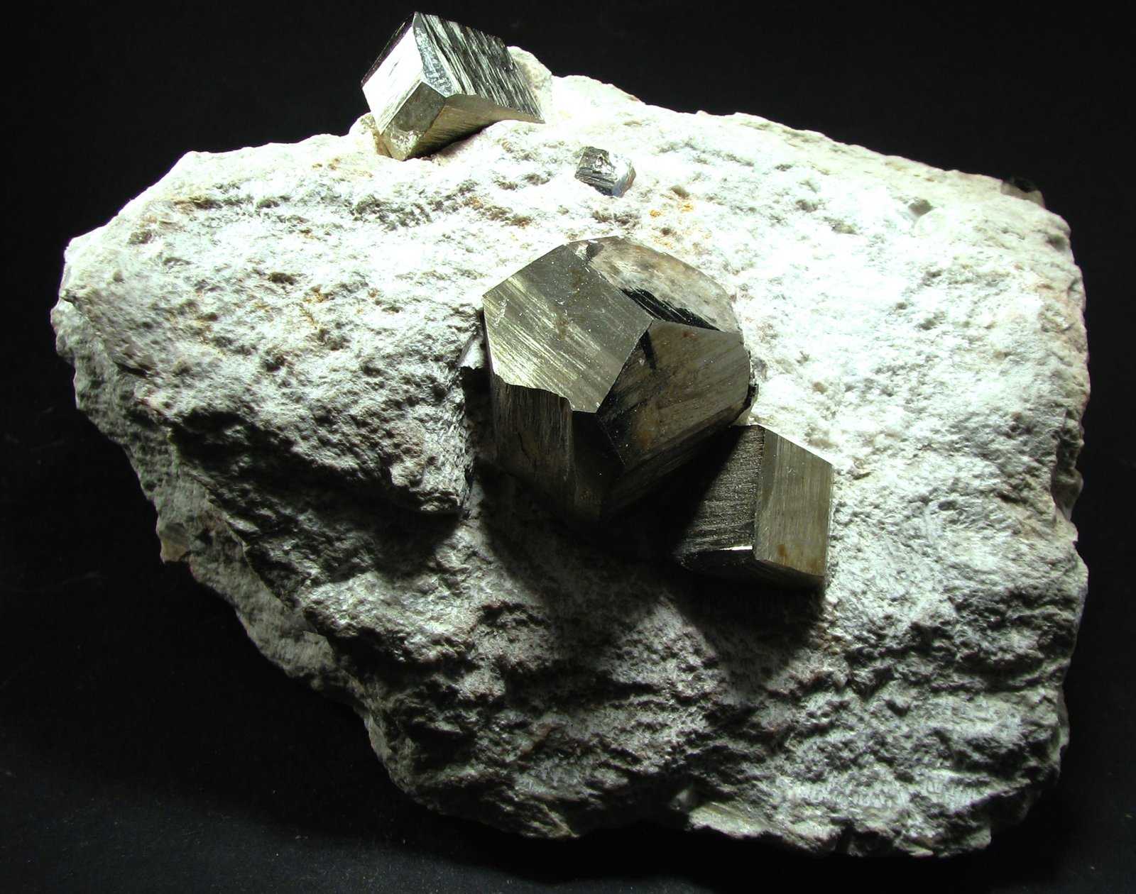 Pirita
100 x 70 x 61 mm.
(Autor: José Luis Zamora)