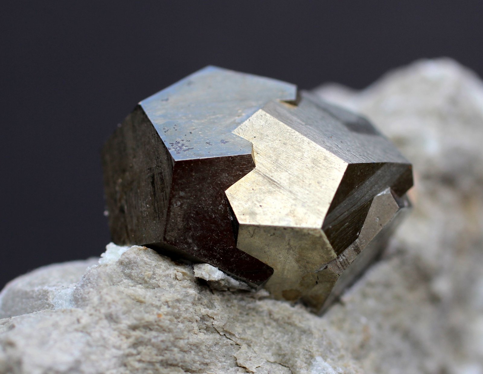 Pirita
69 x 55 x 30mm.
(Autor: José Luis Zamora)