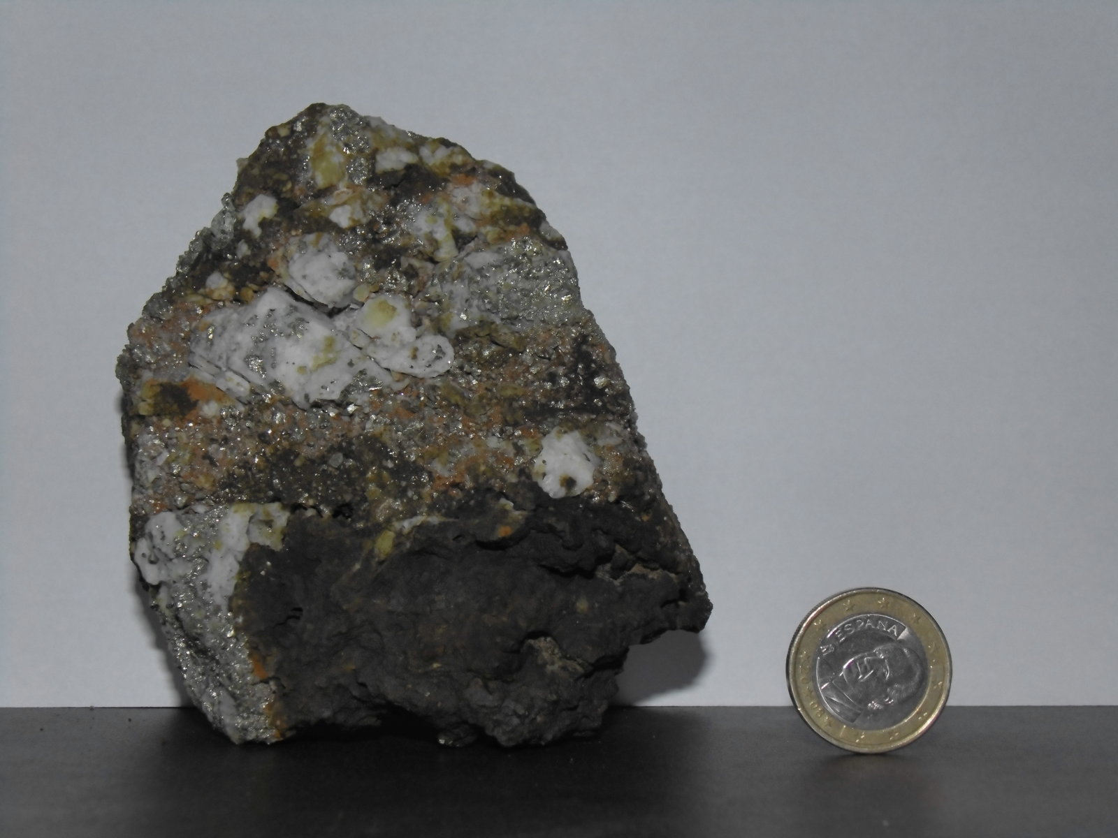 Pirita con cuarzo
75 x 100 x 45 mm.
(Autor: Inushin)