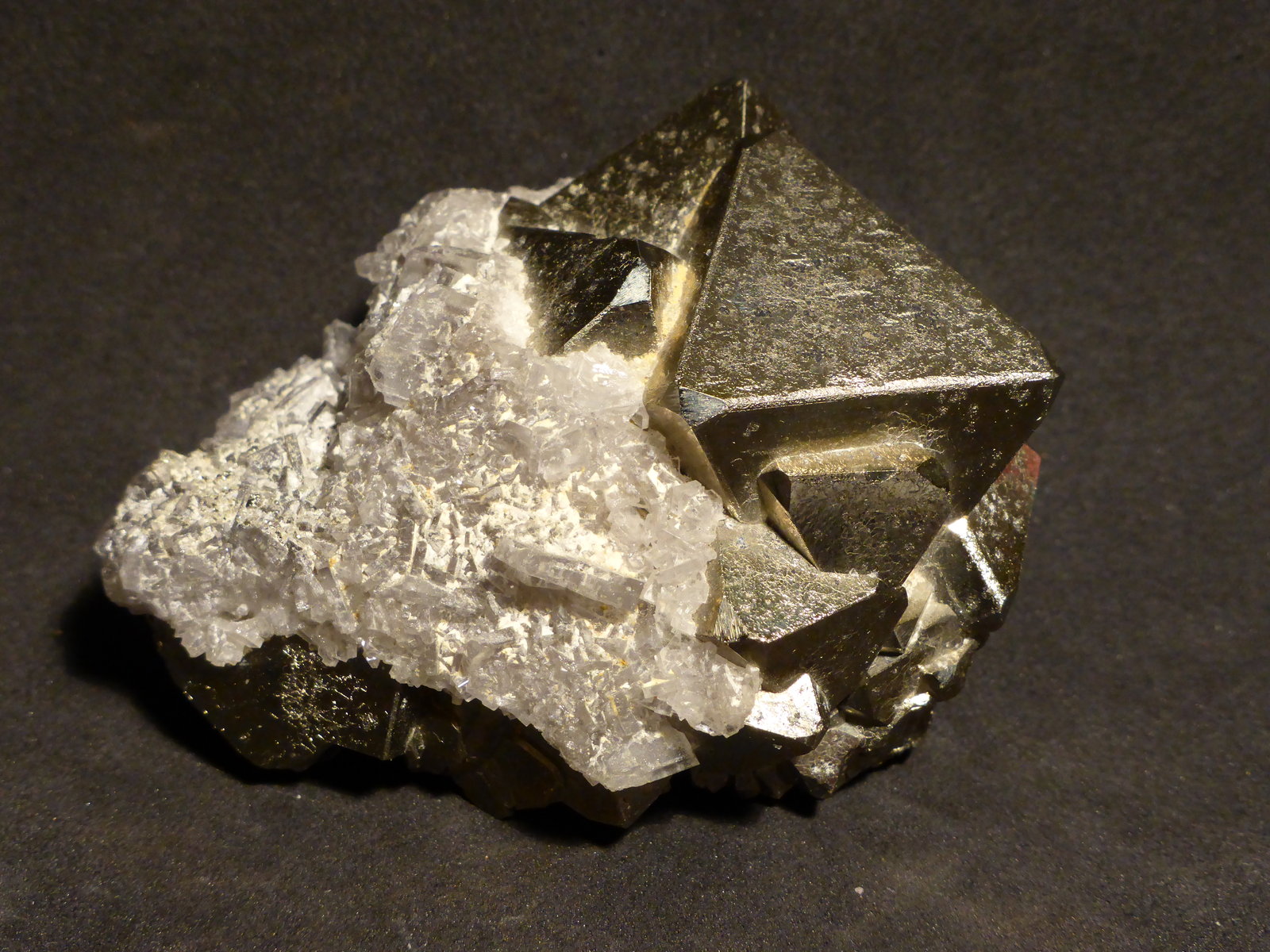 Pirita y Barita
6x4,5 cm
(Autor: Ander Ispizua Juan)