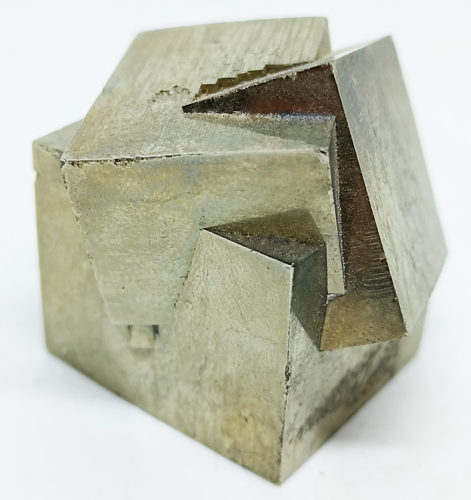 Pirita
34x34x34 mm.
(Autor: Luis Edmundo Sánchez Roja)